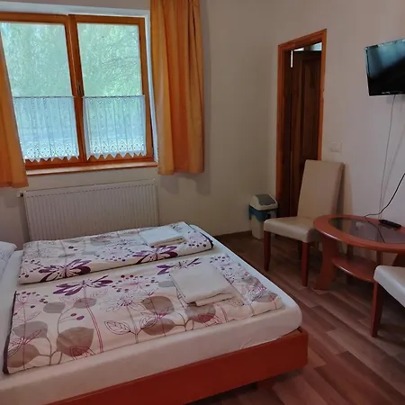 Pensjonat Akacliget Vendeghaz Es Major