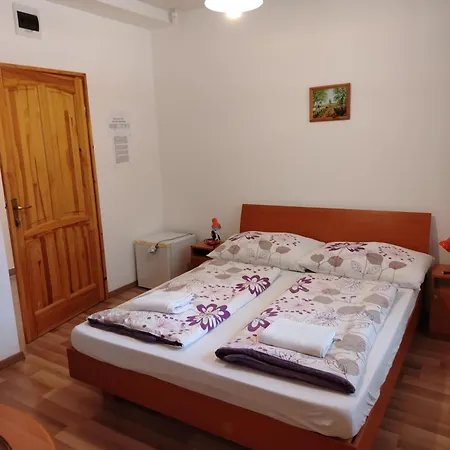 Pensjonat Akacliget Vendeghaz Es Major