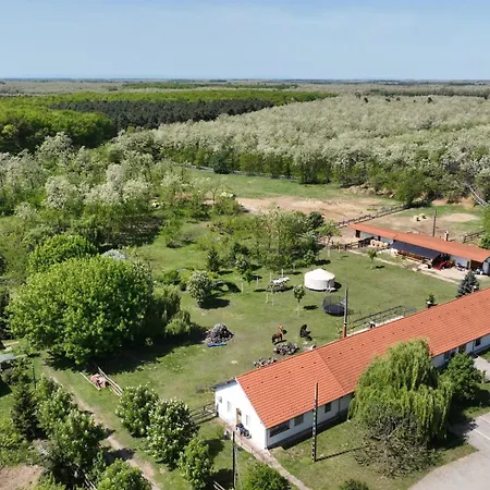 Gasthof Akacliget Vendeghaz Es Major